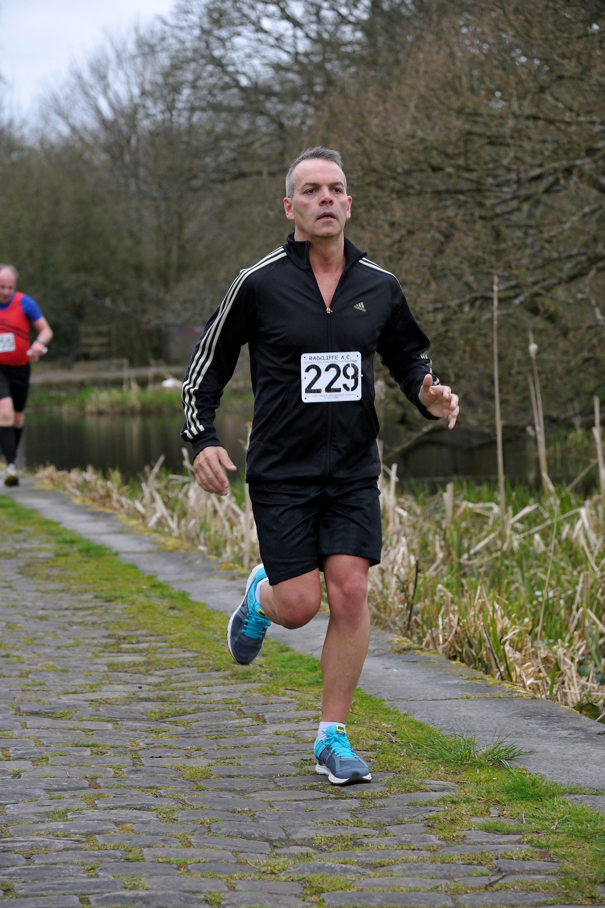Galloping gourmet Simon takes part in Radcliffe AC 10k event.