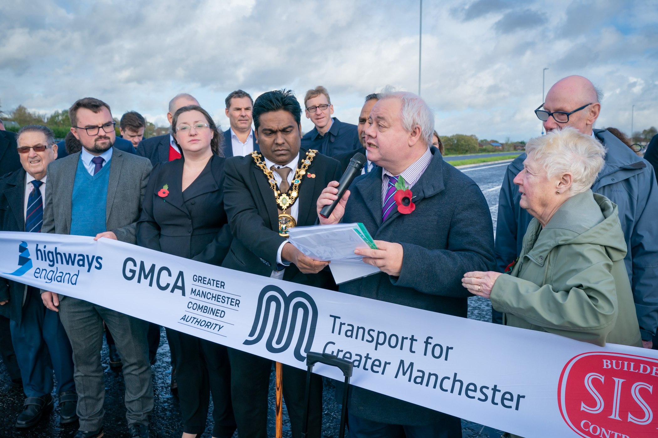 Rochdale mayor Cllr Ali Ahmed and council leader Neil Emmott open the new South Heywood link road (Picture: Rochdale Council)