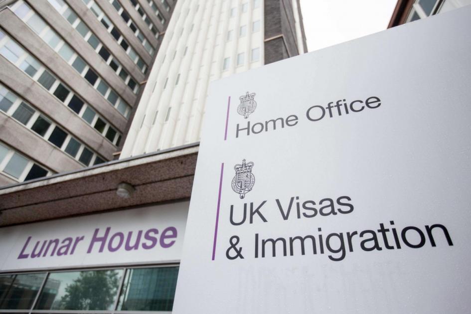 Net migration to UK climbs to new record of 606,000