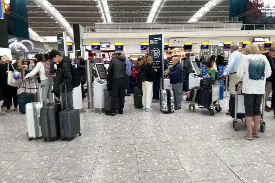 UK airports: Passport e-gates have stopped working