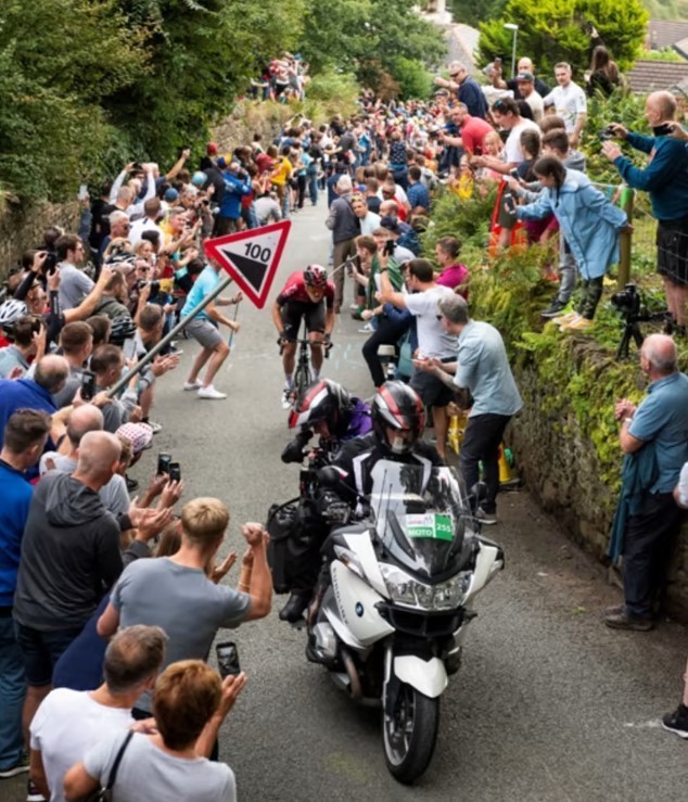 Tour of Britain coming back to Bury as riders set to face The Rake - Vimarsana News
